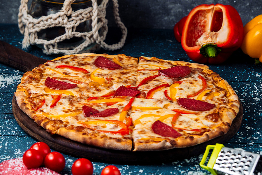 Pizzen mit Tomaten-Sauce